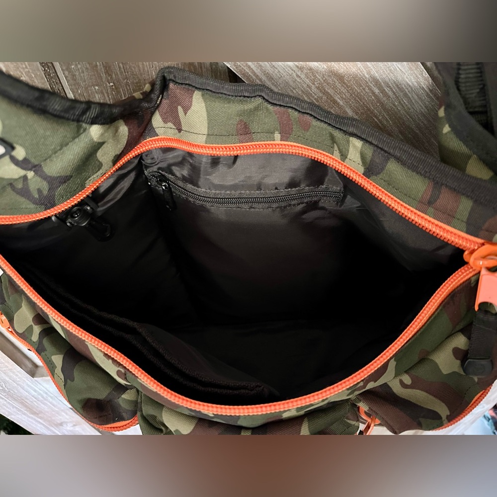 DIAPER DUDE CAMO MESSENGER DIAPER BAG! - Picture 6 of 9